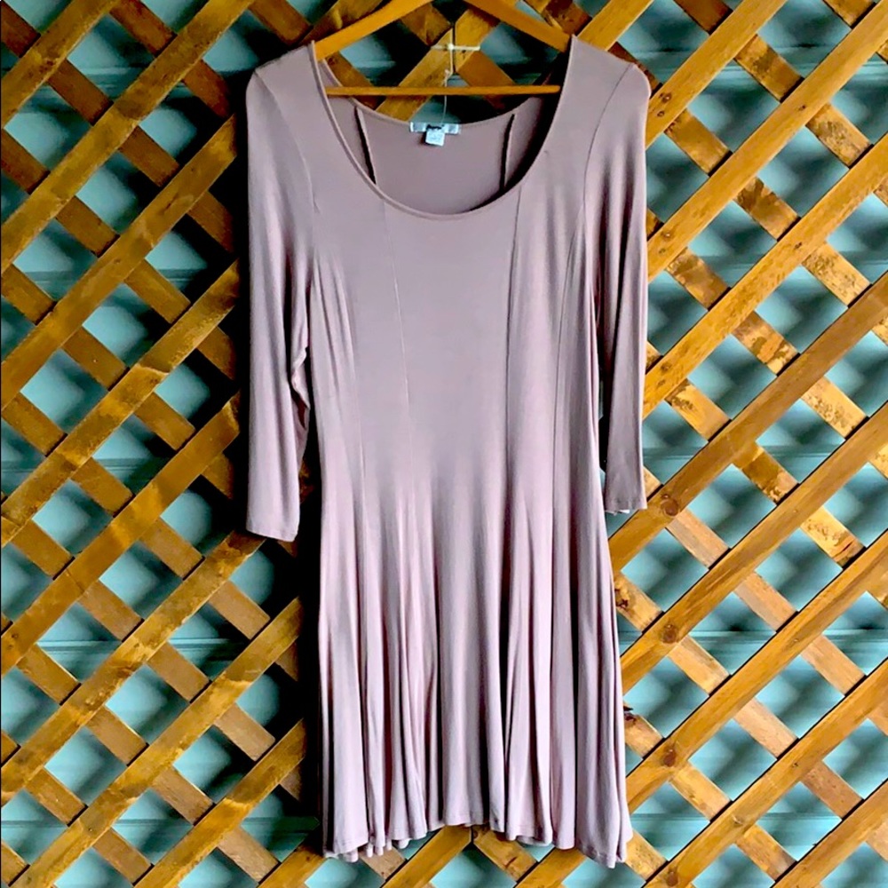 ♥️ 3/$15 Papaya Dress stretch flowy short sleeve Size L